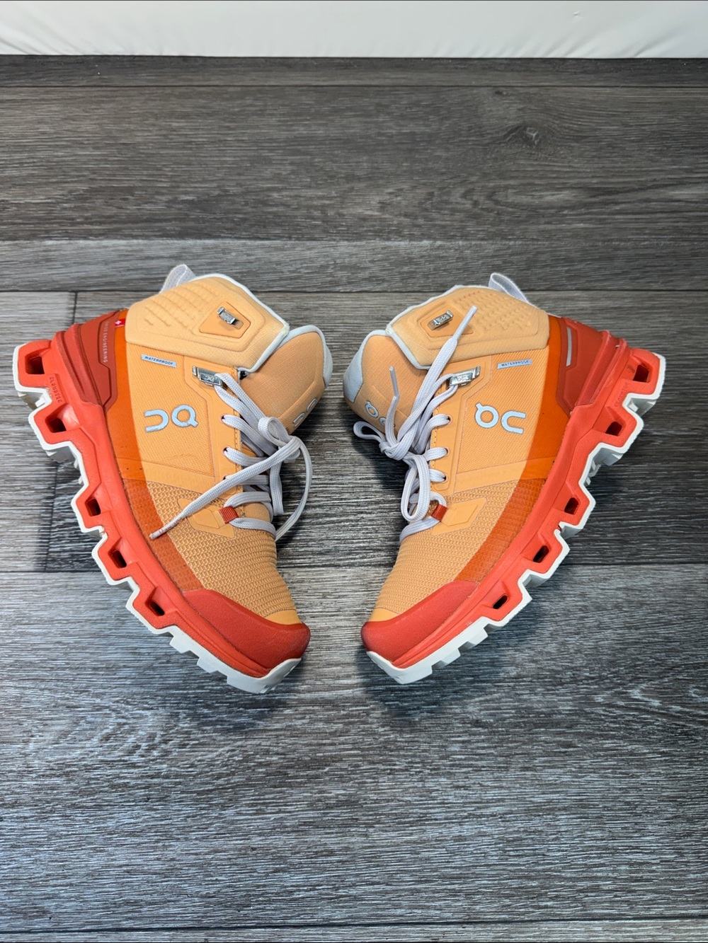 On Running Women's High-Top Trail Shoes in Orange and Red size 5.5  (h106)